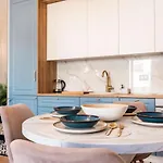Blue Sea Apartment *